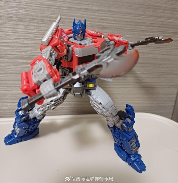 Image Of DK 44 102BB Optimus Prime Upgrades In Hand From DNA Design  (2 of 10)